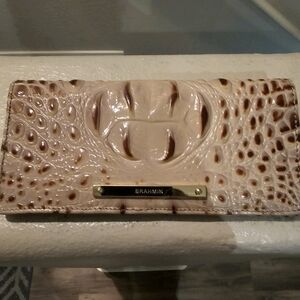 Brahmin large wallet Cream